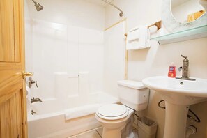 Bathroom - Bear Grass Lodge RV Park (Hungry Horse)