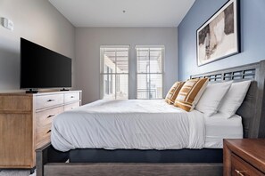 2 bedrooms, desk, iron/ironing board, WiFi - Landing | Incredible 2BD, Gym, Courtyard (Savannah)