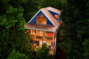 Exterior - 5* IndoorPool~Fireplace~FireTbl~Hot Tub~PS5~Bears (Gatlinburg)