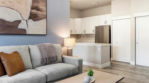 Landing | Stylish 2BD in Harvey Park South