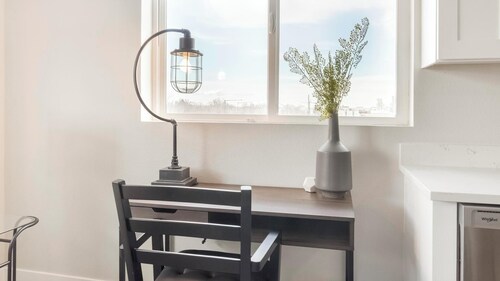 Landing | Modern 2BD in Harvey Park South