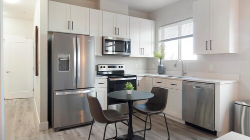 Landing | Stunning 2BD in Harvey Park South