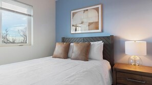 2 bedrooms, desk, iron/ironing board, WiFi