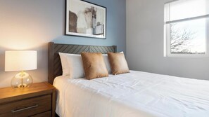 2 bedrooms, desk, iron/ironing board, WiFi