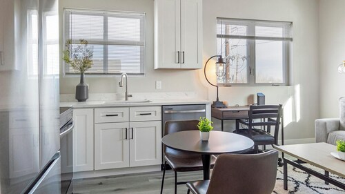 Landing | Modern 2BD in Harvey Park South