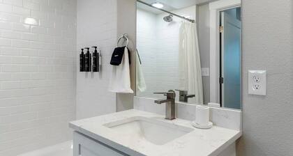 Landing | Amazing 2BD in Harvey Park South