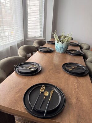 Dining - Modern 5BR Home, Backyard + Parking, 20 Min to NYC (Jersey City)