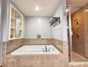 Hair dryer, towels - Sapphire 608 - By GISO Vacation Rentals (South Padre Island)