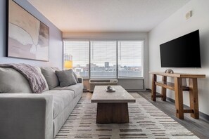 Smart TV - Landing | Spectacular 1BD, Gym, Game Room (Hartford)
