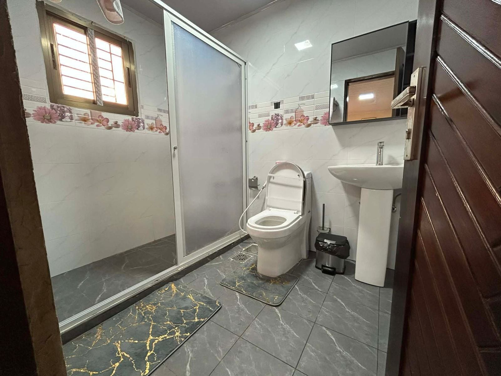 Classic Studio, Balcony, City View | Bilik Mandi | Gabungan pancuran/tab mandi, hulu semburan mandi hujan 