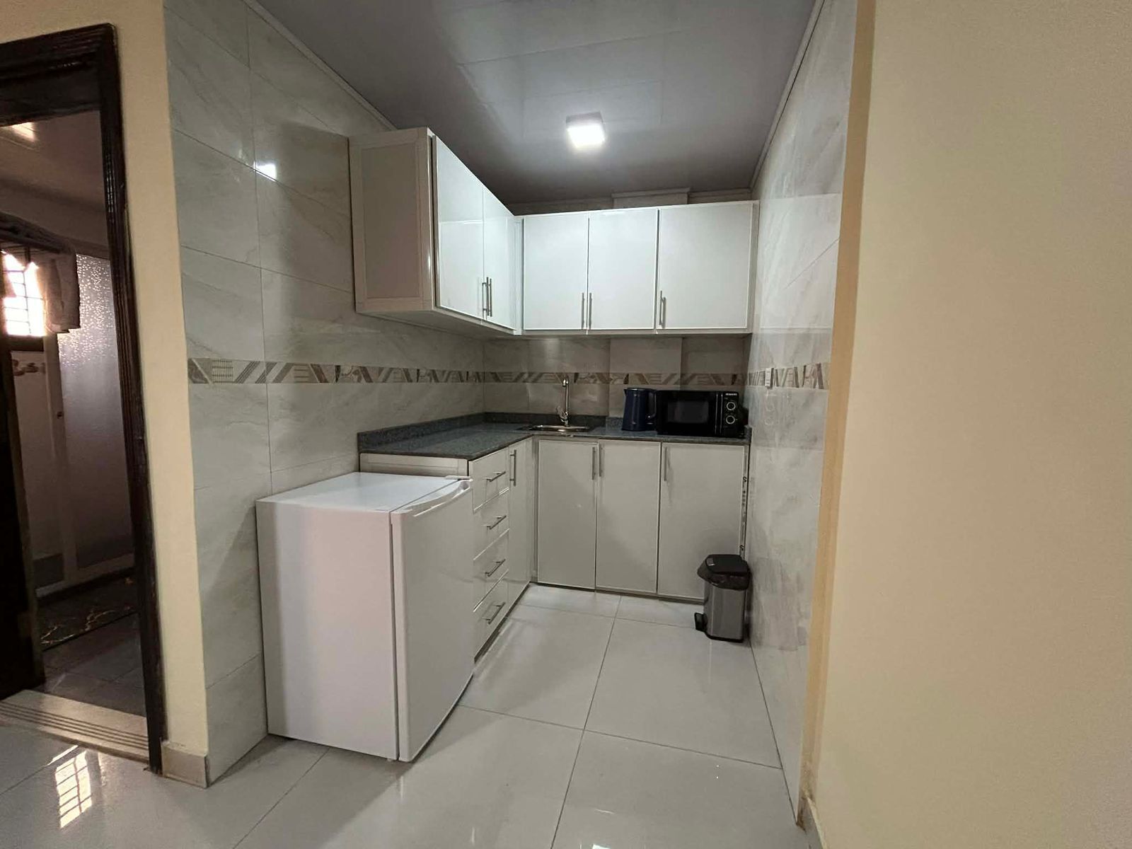 Studio phong cách cổ điển, ban công, quang cảnh thành phố | Bếp riêng | Tủ lạnh nhỏ, lò vi sóng, máy rửa bát, nồi cơm 