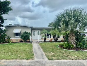 Exterior - Cozy Port Charlotte Getaway- Near Hospitals, Beaches (Port Charlotte)