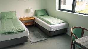 Room - Spacious 1500ft² Designer Home, 5-Min to Beach (Rogaland)