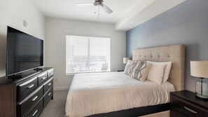 2 Schlafzimmer, Schreibtisch, Bügeleisen/Bügelbrett, WLAN