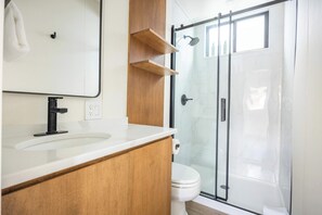 Shower, hair dryer, towels, shampoo - Waterfront & Heated Pool - Break Awai Floating Villa (Stock Island)