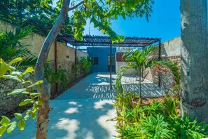 Property grounds - Casa Ce: beautiful 2-bedroom house and serene pool near Mérida main square (Mérida)