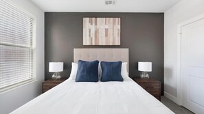 1 bedroom, desk, iron/ironing board, WiFi - Landing | Modern 1BD, Pool, Gym (Little Rock)