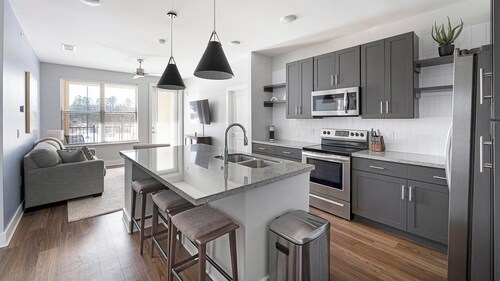 Landing | Stunning 2BD, Gym, Clubhouse