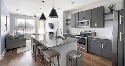 Landing | Stunning 2BD, Gym, Clubhouse