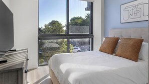 2 bedrooms, desk, iron/ironing board, WiFi - Landing | Beautiful 2BD, Game Room, Yoga Studio (Miami)