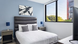 2 habitaciones, escritorio, tabla de planchar con plancha y wifi 