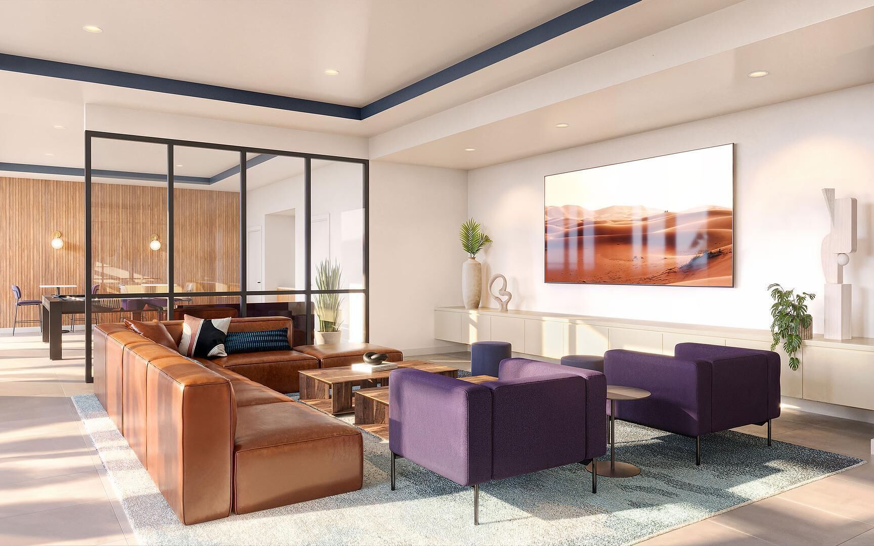 En modern hotellobby med lädersoffor, lila fåtöljer, en stor abstrakt målning och en glasvägg.