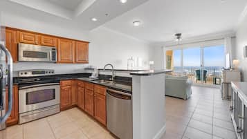 Condo, Multiple Beds (The Indies 609) | Private kitchen