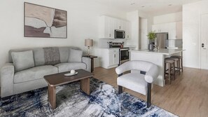 Smart TV - Landing | Modern 2BD, Pool (Casas Adobes)