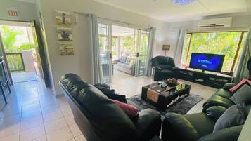 Villa, 3 Bedrooms, Private Pool | Living room