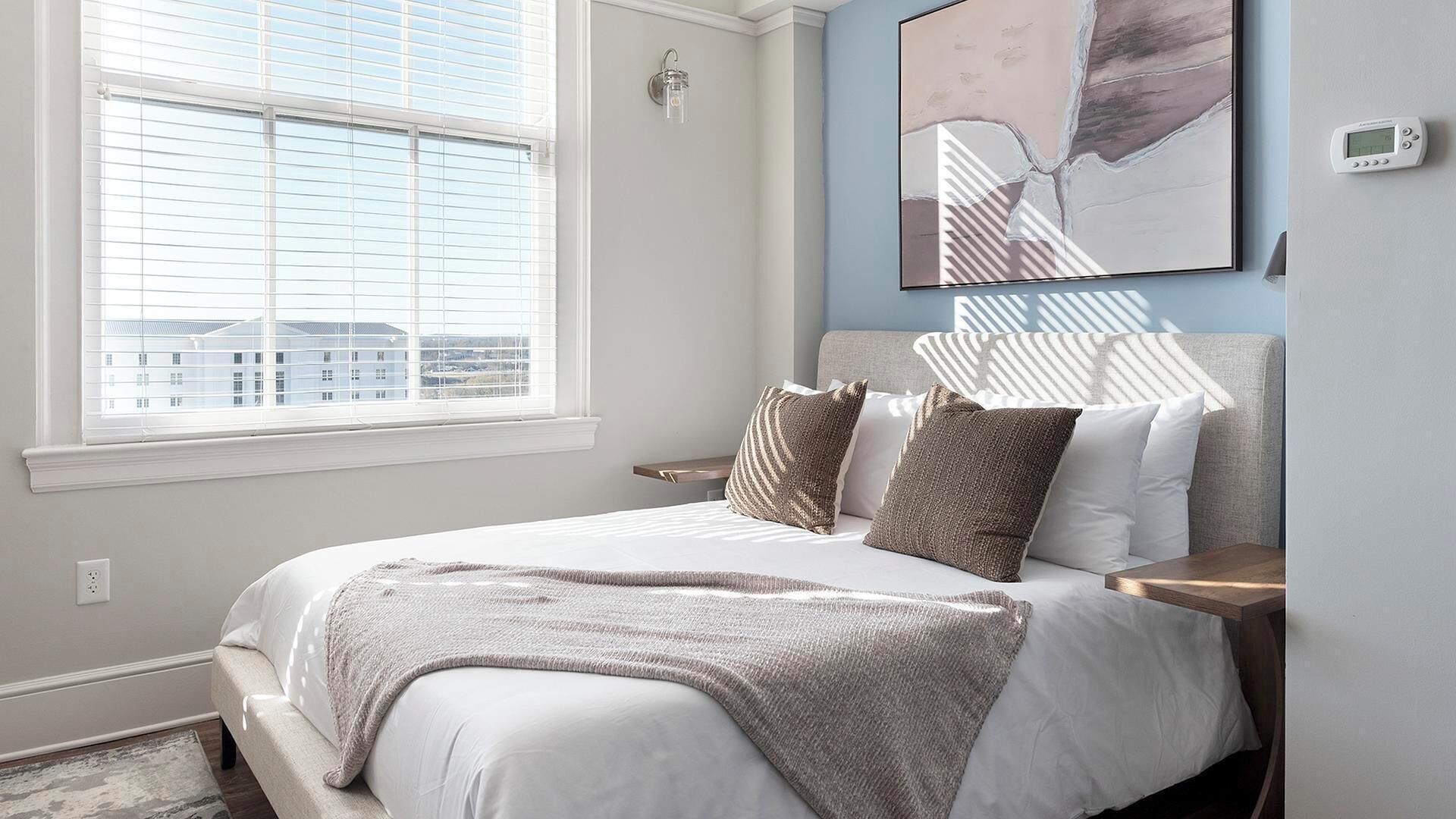 Desk, iron/ironing board, WiFi, bed sheets