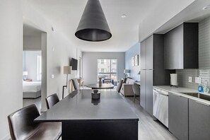 Interior - Landing | Spectacular 1BD, Clubhouse, Courtyard (Reno)