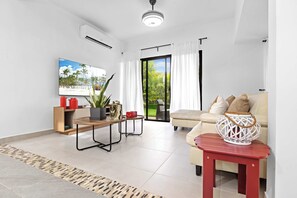 TV, offices - NOK Stylish 3BR Villa By Vistacana (Punta Cana)