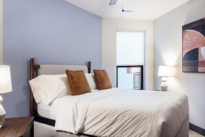 1 bedroom, desk, iron/ironing board, WiFi - Landing | Spectacular 1BD, Clubhouse (Tulsa)