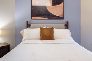 1 bedroom, desk, iron/ironing board, WiFi - Landing | Beautiful 1BD, Clubhouse (Tulsa)