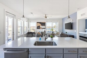 Interior - Landing | Modern 2BD in Manhattan Harbour (Cincinnati)