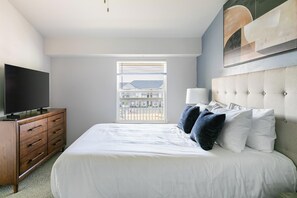 2 bedrooms, desk, iron/ironing board, WiFi - Landing | Modern 2BD, Gym, Clubhouse (Oklahoma City)