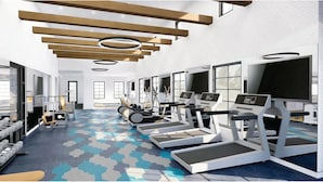 Ein Fitnessstudio mit Laufbändern, Kraftgeräten und einem gemusterten Boden.