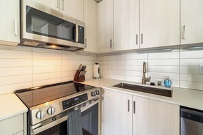 Refrigerador y comedor 