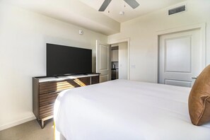 1 bedroom, desk, iron/ironing board, WiFi - Landing | Chic 1BD, Game Room, Gym (Murrieta)