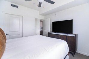 1 bedroom, desk, iron/ironing board, WiFi - Landing | Beautiful 1BD, Yoga Studio, Game Room (Murrieta)