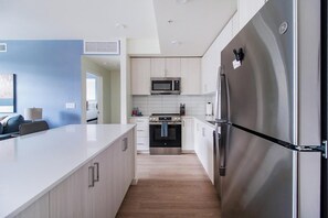 Refrigerador y comedor 