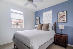 1 habitación, escritorio, tabla de planchar con plancha y wifi 