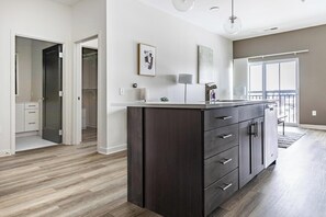 Interior - Landing | Amazing 1BD in Discovery District (Columbus)