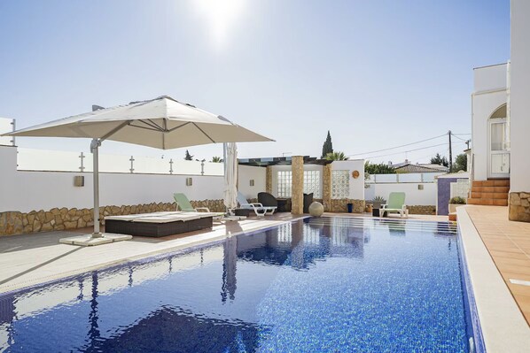 A heated pool - Casa Descoberta - 4 Bedroom Villa (Carvoeiro)