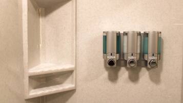 Chambre, 2 grands lits, non-fumeur (Guestroom) | Salle de bain