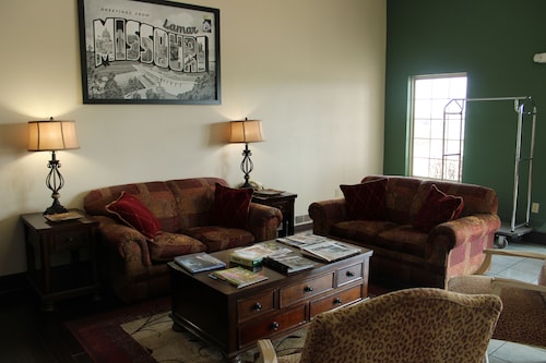 Boarders Inn & Suites by Cobblestone Hotels - Lamar