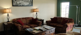 Boarders Inn & Suites by Cobblestone Hotels - Lamar