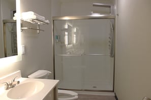 Deluxe Studio Suite, 1 King Bed, Non Smoking, Microwave | Bathroom - Boarders Inn & Suites by Cobblestone Hotels - Lamar (Lamar)