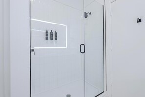 Bathroom - Landing | Stunning 1BD, Gym, Courtyard (Houston)