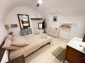 Room - Vrbo Property (Pigna)